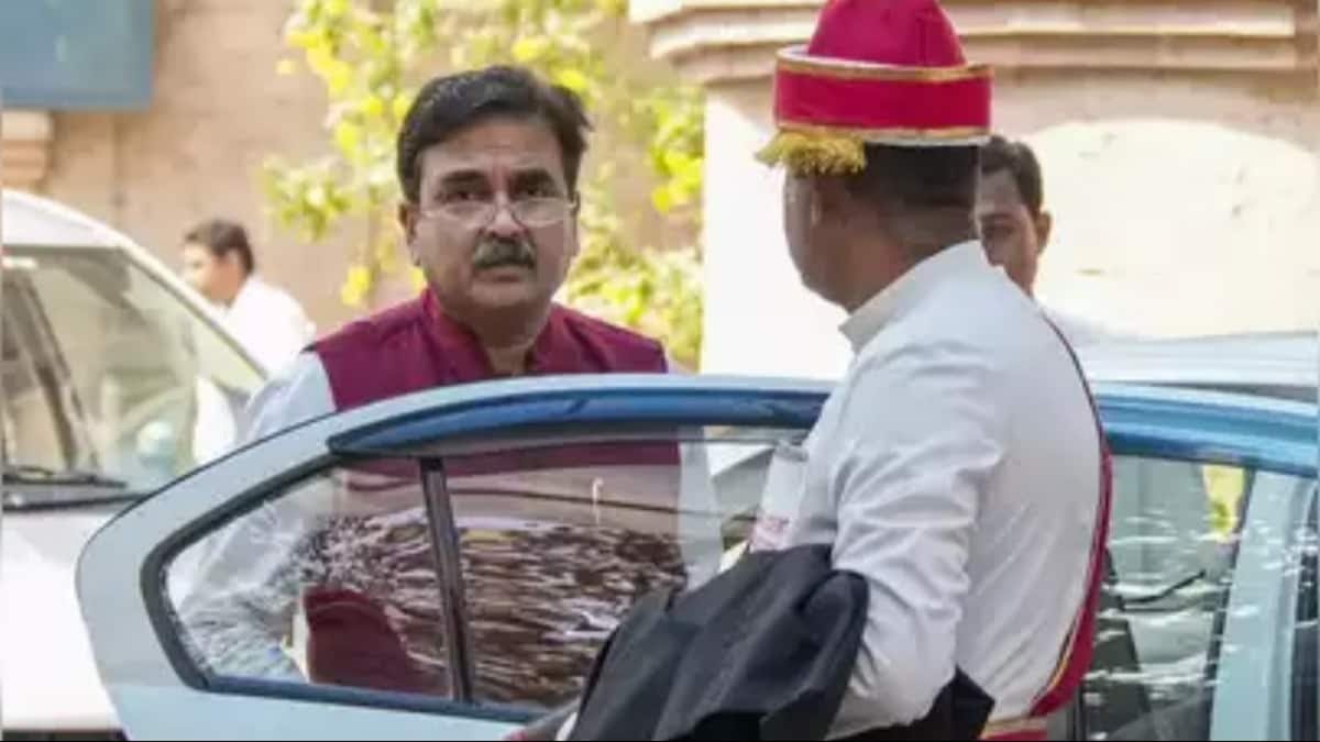 जस्टिस अभिजीत गंगोपाध्याय ने दिया इस्तीफा, 7 मार्च को होंगे बीजेपी में शामिल