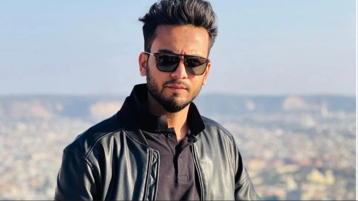 एल्विश यादव पर एफआईआर दर्ज, मारपीट का वीडियो हुआ था वायरल