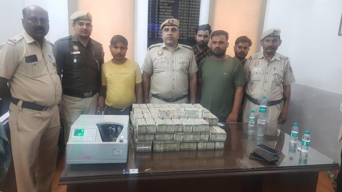 दिल्ली: चुनाव से पहले हवाला की तीन करोड़ रुपये की रकम के साथ चार गिरफ्तार