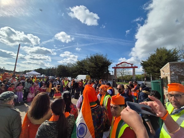 पीएम मोदी और बीजेपी के समर्थन में लंदन में निकली कार रैली