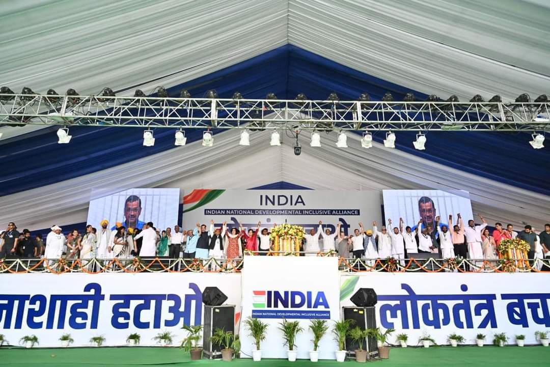 राहुल-प्रियंका समेत मोदी सरकार पर जमकर बरसे विपक्षी नेता, जानिए किसने क्या कहा?