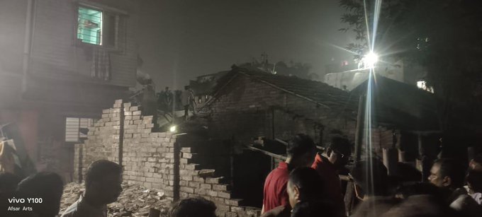 दक्षिण कोलकाता के मेटियाब्रुज में पांच मंजिला निर्माणाधीन इमारत ढही, 10 लोगों का रेस्क्यू