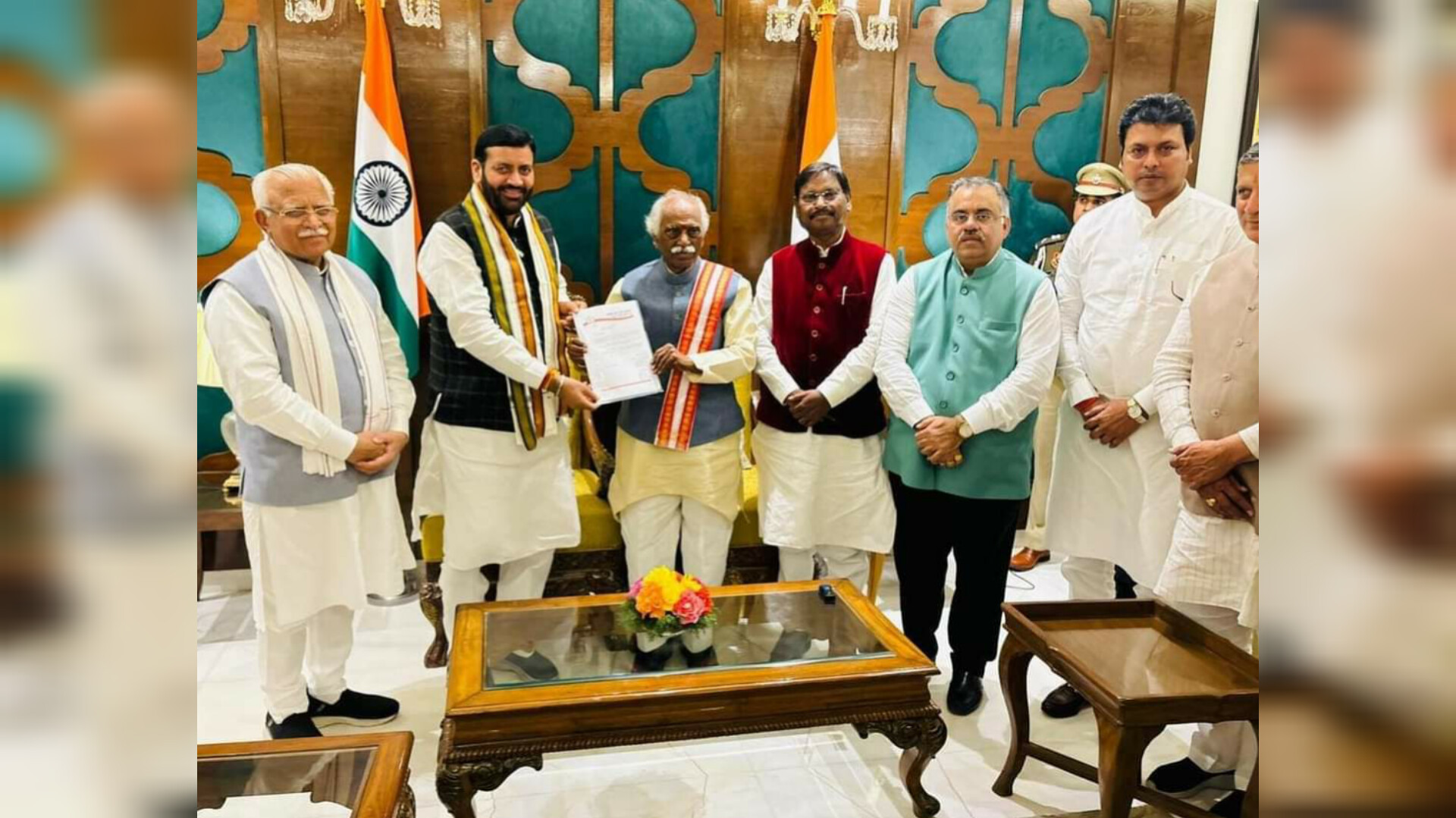 खट्टर की रवानगी से आगे !