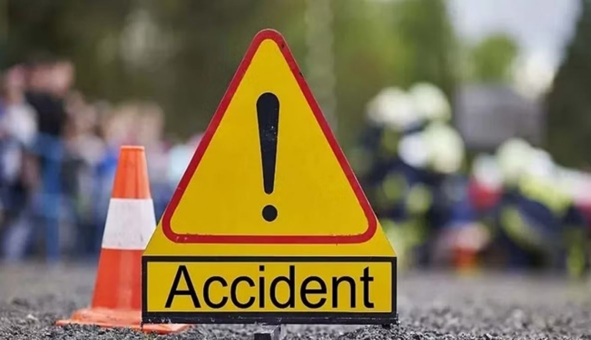 झारखंड: लोहरदगा में बस और ट्रक की टक्कर में तीन की मौत