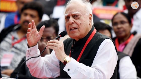 बंगाल में 7 चरणों में चुनाव से साबित होता है ईसी सरकार का ‘हिस्सा’: कपिल सिब्बल