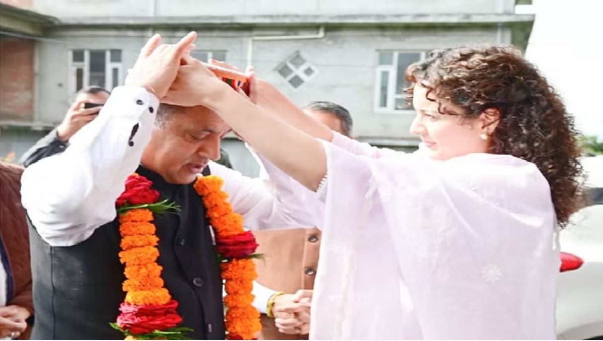 कंगना रनौत से मिले पूर्व सीएम जयराम ठाकुर, मंडी से टिकट मिलने पर दी बधाई