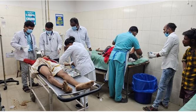 चित्रकोट शिव मंदिर जा रहा ऑटो पलटा, तीन लोगों की मौत, 15 घायल