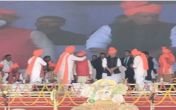 'किसान महाकुंभ' में राजनाथ सिंह बोले- मंदिर बना दिया तारीख भी बता दिया