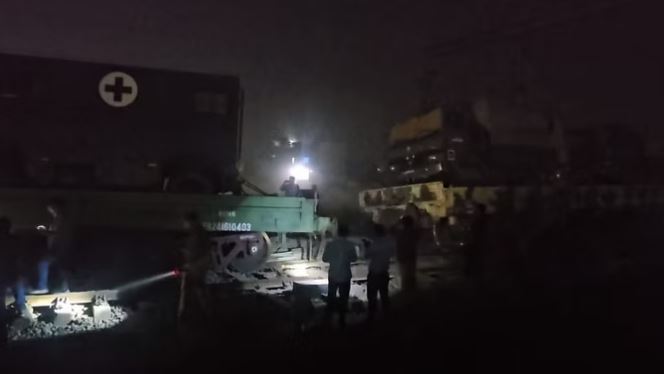 बिहार: सेना को लेकर जा रही स्पेशल ट्रेन दुर्घटनाग्रस्त