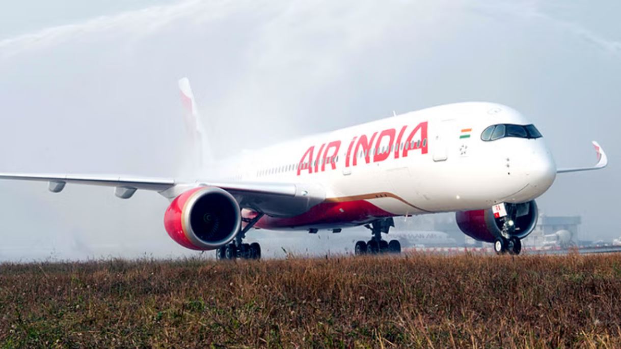 एयर इंडिया: क्रू से बदतमीजी के बाद वित्तीय सेवा कंपनी की प्रमुख को विमान से उतारा