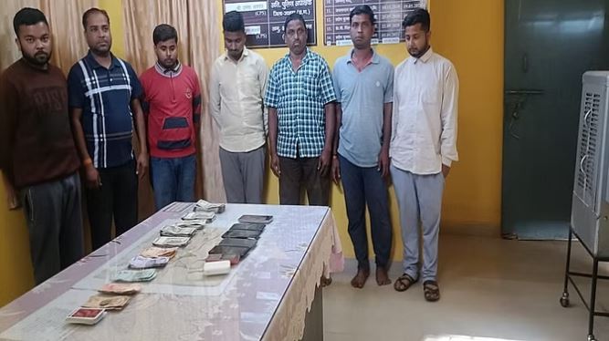 जशपुर: बराती बनकर पुलिस ने सात जुआरियों को घनें जंगलों से पकड़ा
