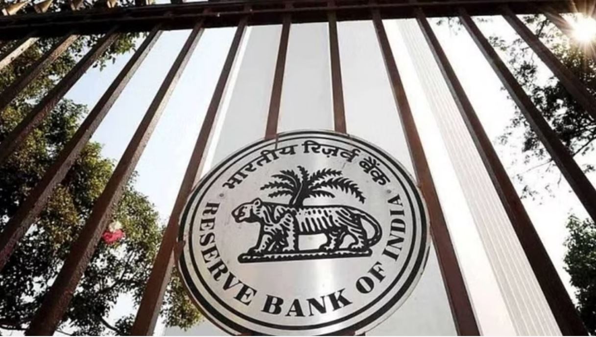 रिजर्व बैंक ने क्रेडिट कार्ड जारी करने और उसके इस्तेमाल से जुड़े नियमों में किया बदलाव