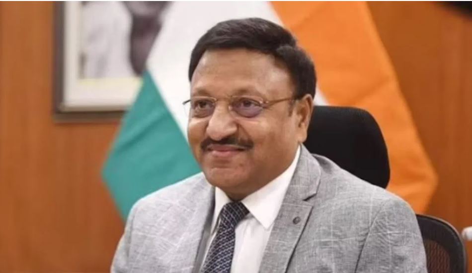 यूपी, बिहार समेत 6 राज्यों के गृह सचिव, बंगाल के डीजीपी को चुनाव आयोग ने हटाया