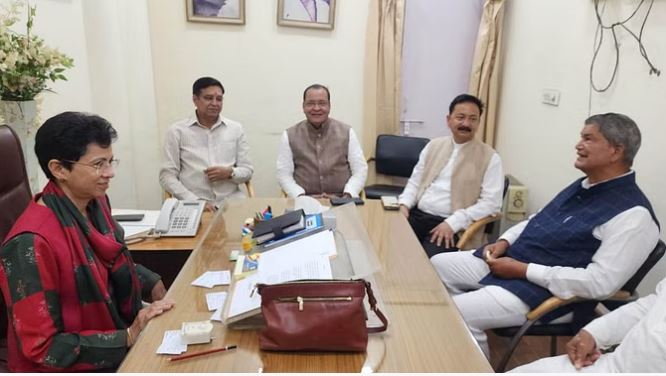 उत्तराखंड: हरीश रावत सहित वरिष्ठ नेताओं संग प्रदेश प्रभारी की बैठक