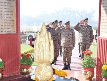 आर्मी चीफ जनरल मनोज पांडे ने किया बीईजी रुड़की का दौरा