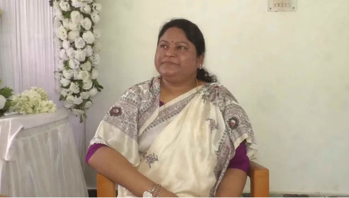 झारखंड: हेमंत सोरेन की भाभी ने झामुमो से दिया इस्तीफा