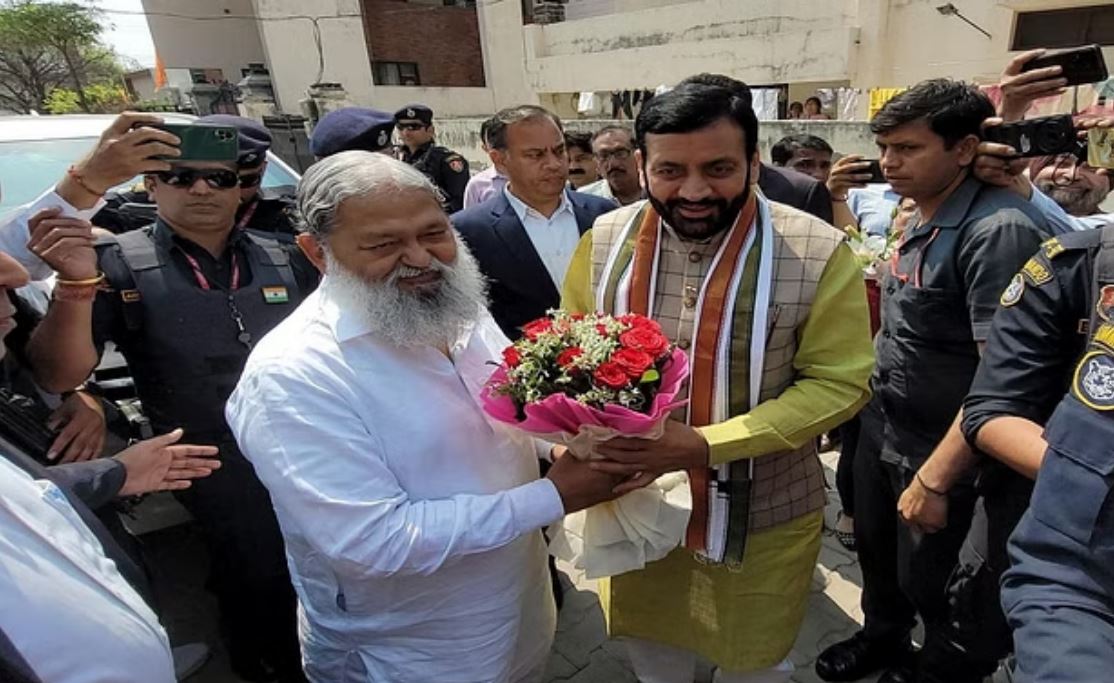 अंबाला पहुंचे सीएम नायब सैनी: पूर्व मंत्री अनिल विज से की मुलाकात