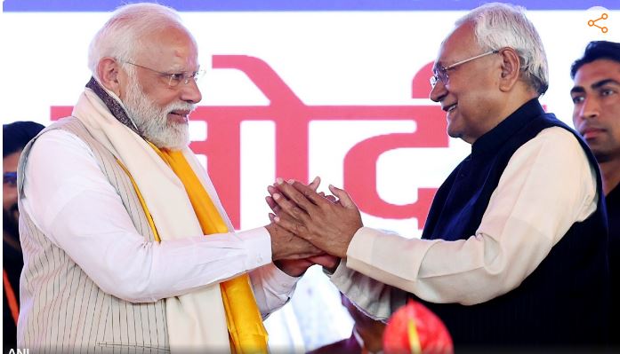 सेना के हेलिकॉप्टर से बेतिया पहुंच रहे पीएम मोदी, कार्यक्रम में नहीं रहेंगे सीएम नीतीश