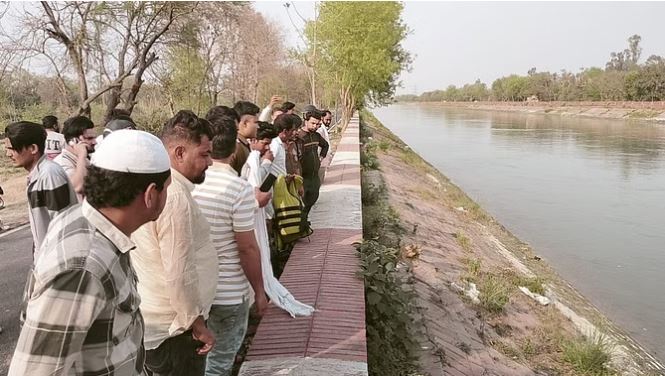 रुड़की: सेल्फी लेते वक्त गंगनहर में डूबकर किशोर लापता, बचाने कूदा दोस्त भी पानी में बहा