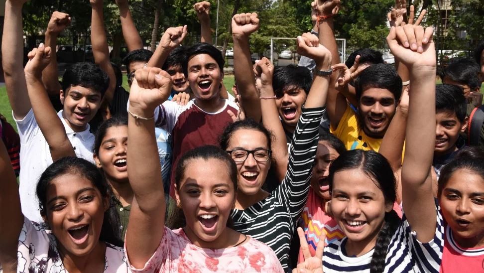 बिहार बोर्ड 12वीं के नतीजे घोषित, कॉमर्स में प्रिया कुमारी और आर्ट्स में तुषार ने मारी बाजी