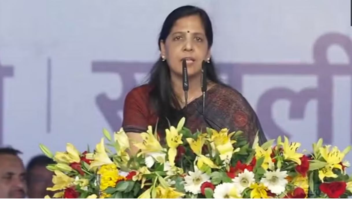 रामलीला मैदान में इंडिया की महारैली: सुनीता ने पढ़ा सीएम का संदेश