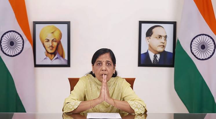 सुनीता ने लॉन्च किया 'केजरीवाल को आशीर्वाद' अभियान, वॉट्सऐप नंबर किया जारी
