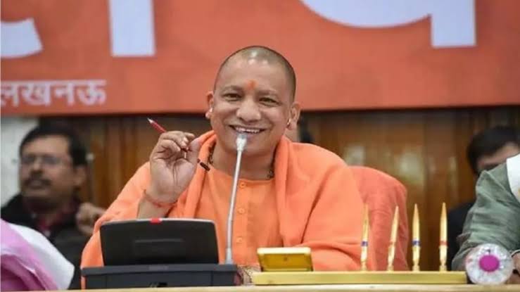 होली से पहले योगी सरकार का राज्य कर्मचारियों को बड़ा तोहफा, डीए में 4% की बढ़ोत्तरी