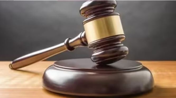 रामपुर तिराहा कांड: अदालत में हाजिर नहीं होने पर दो पुलिसकर्मियों के गिरफ्तारी वारंट जारी