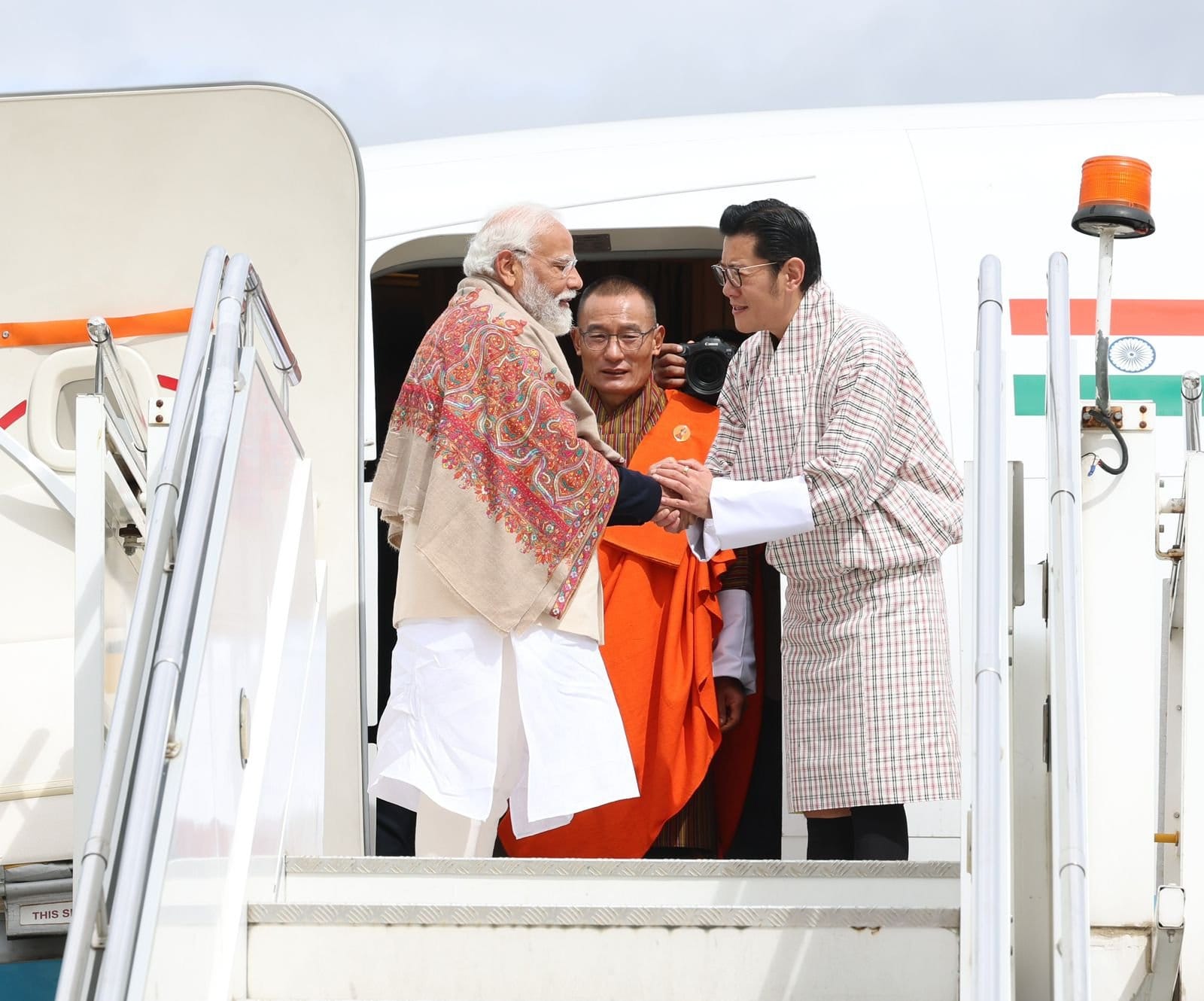 हवाई अड्डे तक छोड़ने आए भूटान के राजा तो पीएम मोदी ने जताया आभार