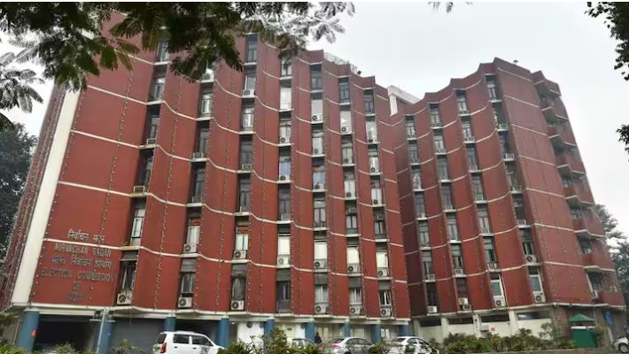 चुनाव आयोग ने एसबीआई से मिला डेटा वेबसाइट पर अपलोड किया