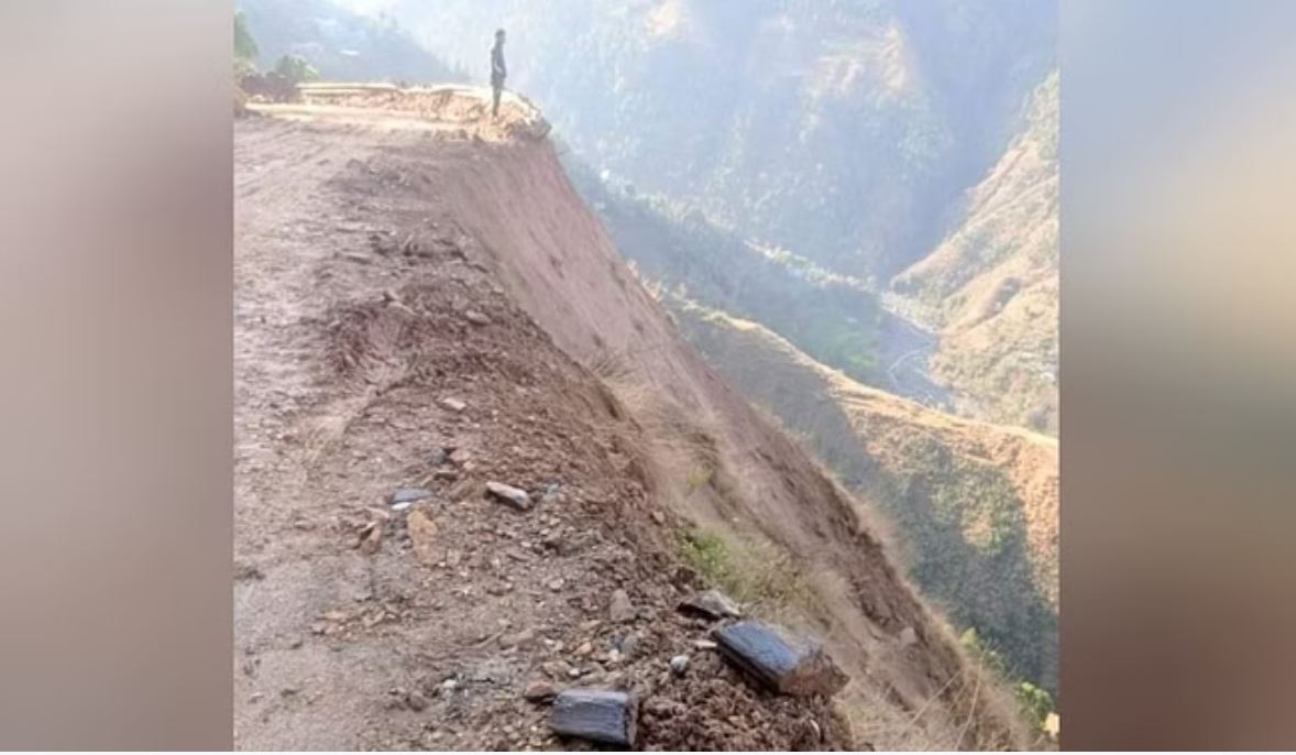 टिहरी के समीप मरोगी नाला के पास गहरी खाई में गिरी जीप, दो की मौत