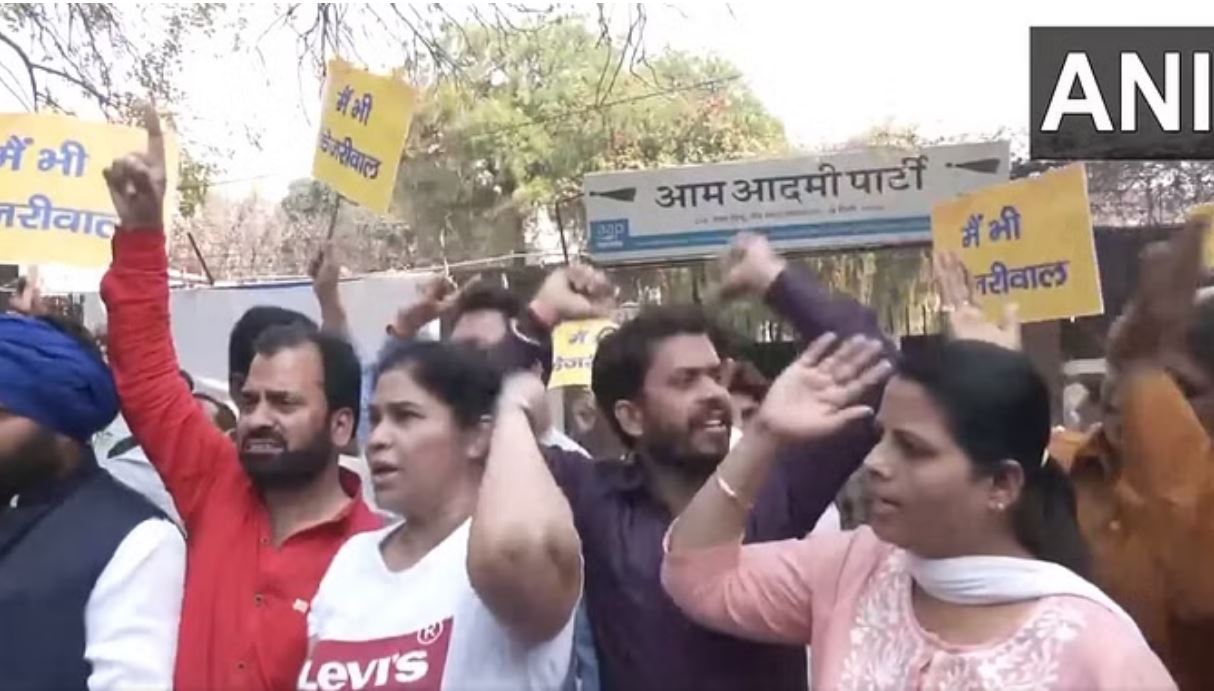 केजरीवाल गिरफ्तारी: आज कोर्ट में केजरीवाल की पेशी, 'आप' ने किया प्रदर्शन
