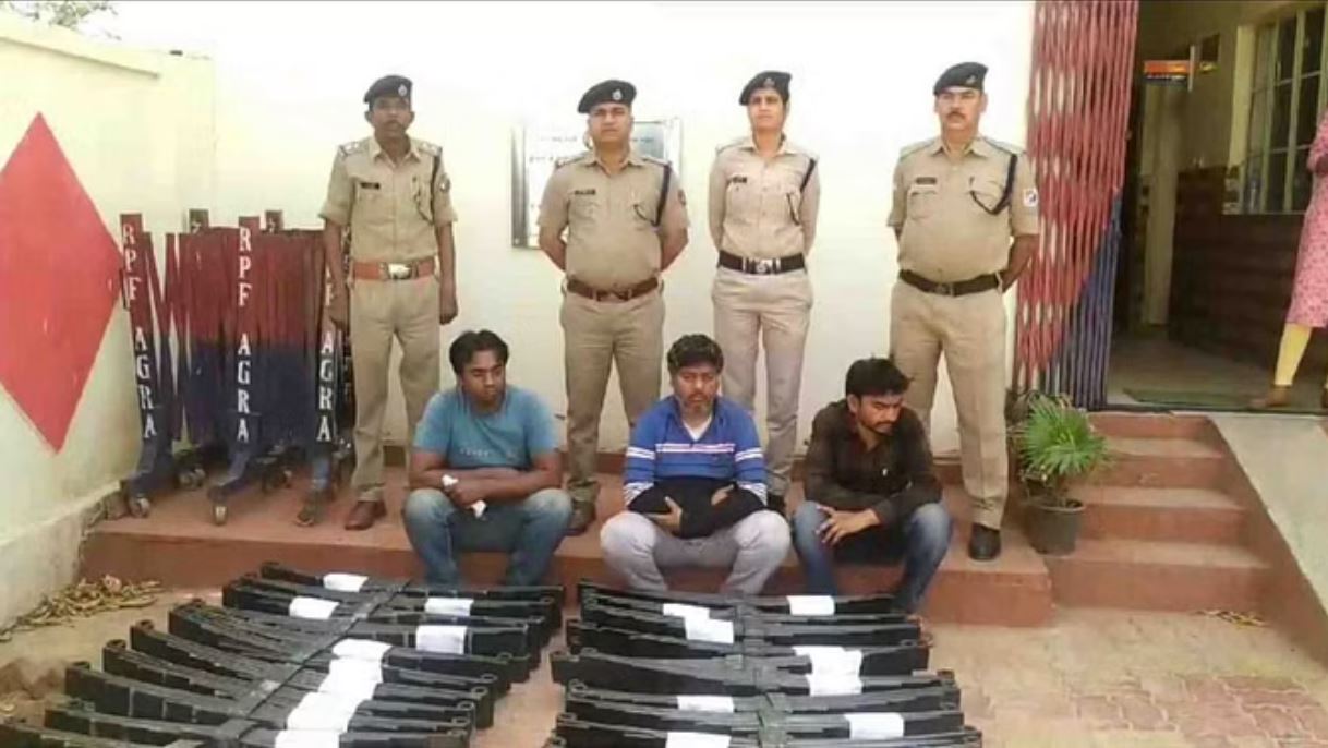 धौलपुर: रेलवे माल गोदाम से चोरी माल खरीदने वाले तीन कबाड़ी गिरफ्तार