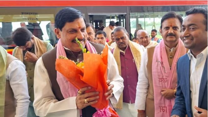 अपनी कैबिनेट सहित रामलला के दर्शन करने पहुंचे एमपी के सीएम