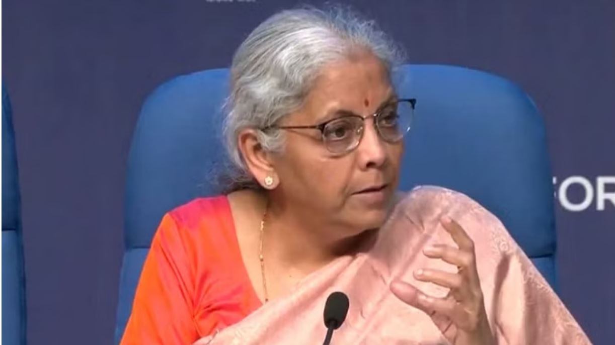 लगातार तीन तिमाहियों में वृद्धि दर आठ प्रतिशत से अधिक रहना सकारात्मक संकेत: सीतारमण