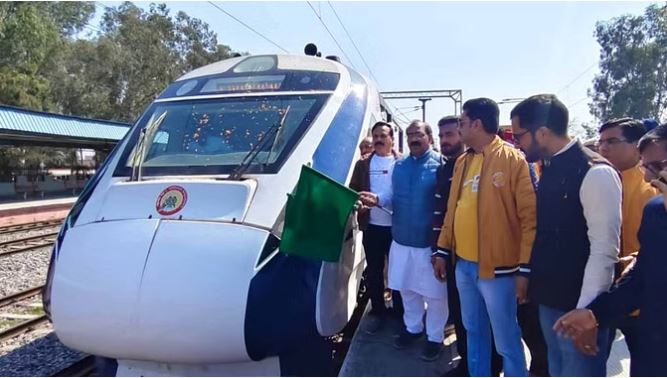 पहली बार पठानकोट कैंट स्टेशन पर रुकी वंदे भारत, अब दिल्ली जाना हुआ आसान