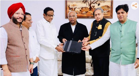 लोकसभा चुनाव के लिए कांग्रेस का घोषणापत्र तैयार, जानिए इस बार क्या मिल सकता है खास