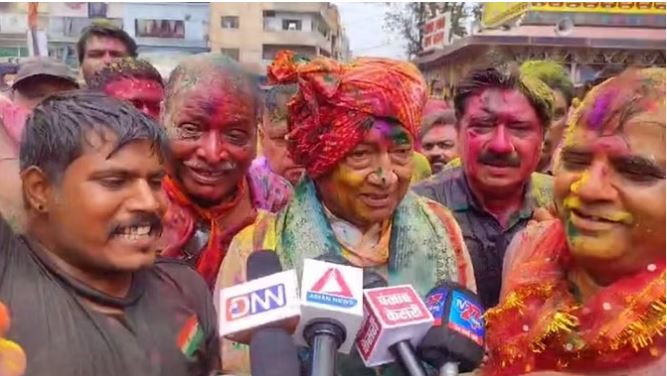 भोपाल में पंचमी की धूम, चल समारोह में शामिल हुए दिग्विजय सिंह