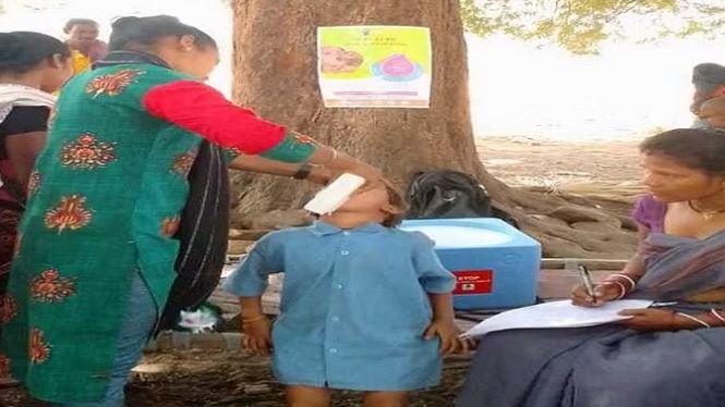 जगदलपुर: पोलियो की जगह बच्चों को पिलाया गया पानी, सोशल मीडिया में वायरल हुई तस्वीर