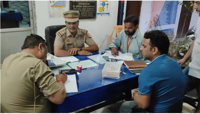 मुजफ्फरनगर: पुलिस ने फॉर्च्यूनर कार से बरामद किया 20 लाख का सोना
