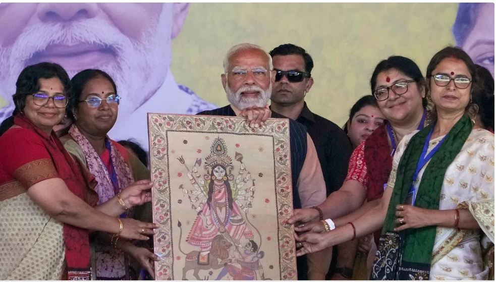संदेशखाली की पीड़ितों से मिले प्रधानमंत्री मोदी, महिलाओं का छलका दर्द