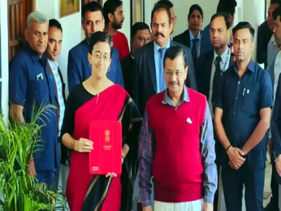 बजट: अब दिल्ली की हर महिला को मिलेंगे एक हजार रुपये महीना