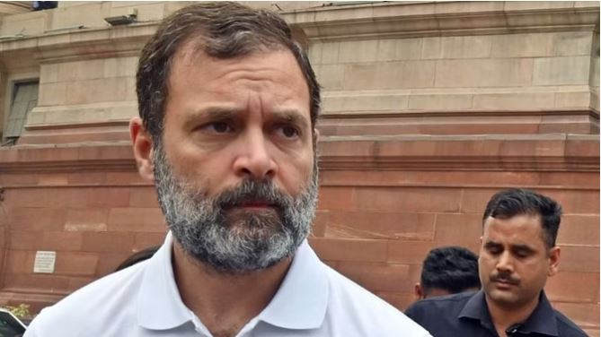 चुनाव आयोग ने राहुल गांधी के खिलाफ जारी की एडवाइजरी
