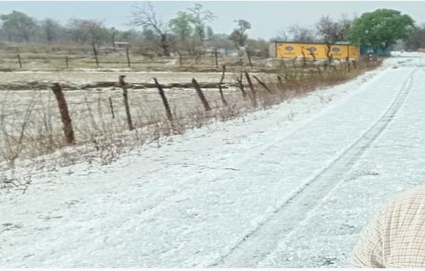 शिमला नहीं छत्तीसगढ़ है जनाब : प्रदेश के कई जिलों में झमाझम बारिश, बिछी बर्फ की चादर