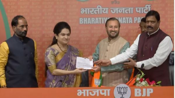 केरल के पूर्व मुख्यमंत्री के. करुणाकरण की बेटी पद्मजा बीजेपी में शामिल हुईं