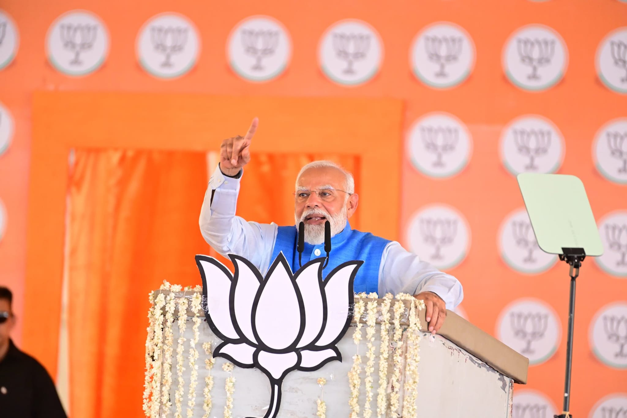 एमपी: विपक्षी गठबंधन पर जमकर बरसे पीएम मोदी, शाही परिवार के शहजादे को बताया जादूगर