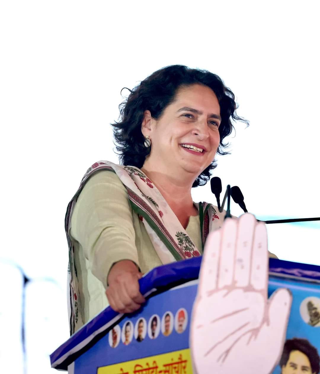 बांदीकुई की जनसभा में बोलीं प्रियंका, सिर्फ बड़ी-बड़ी बातें करते हैं मोदीजी