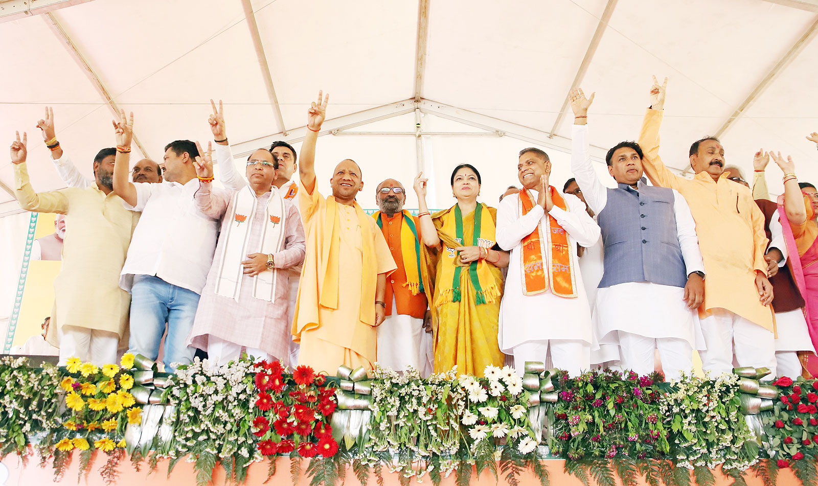 बिजनौर: 20 मिनट सपा-कांग्रेस पर जमकर गरजे सीएम योगी