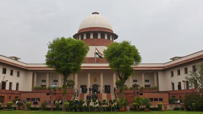 सूरत में दोबारा चुनाव कराने के लिए सुप्रीम कोर्ट में याचिका दायर