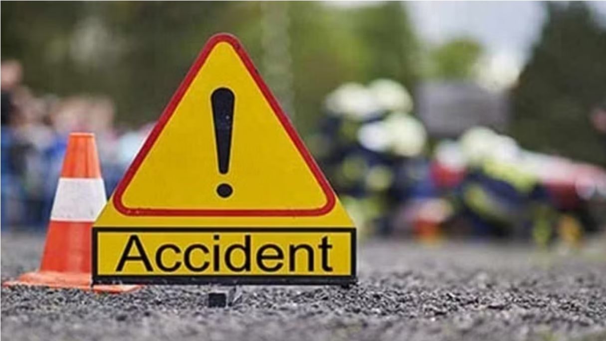 एक्सप्रेसवे: बरात जा रही कार का टायर फटा, दूल्हे के भाई सहित पांच की मौत; तीन की हालत नाजुक